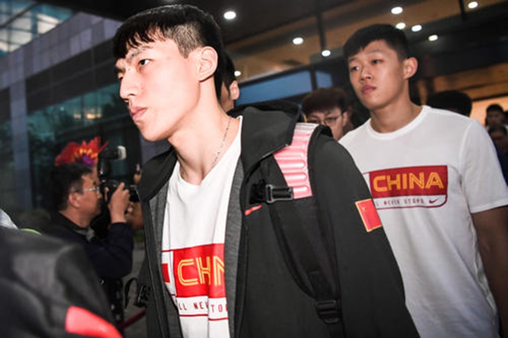 里程碑夜!亚特兰大队长鼓劲,CBA季后赛最后时刻刷纪录,令人意外,细节决定成败  里程碑夜!亚特兰大队长鼓劲,CBA季后赛最后时刻刷纪录,令人意外,细节决定成败